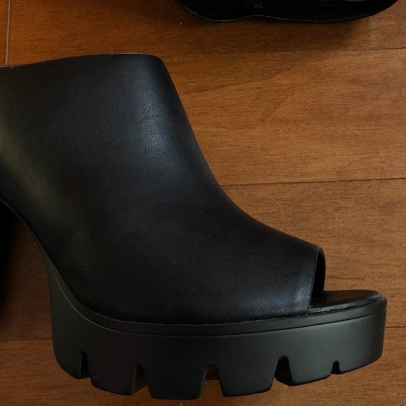 Nine West booties - Picture 4 of 9